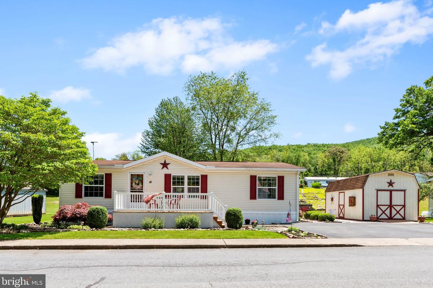 14 Larken Ln, Mount Holly Springs, PA 17065