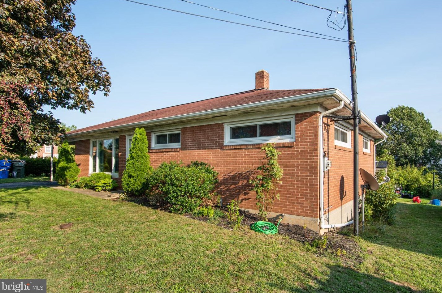 14 Ridge Ave, Carlisle, PA 17013-8764