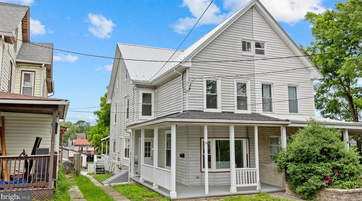 9 Beale Ave, West Enola, PA 17025-2804