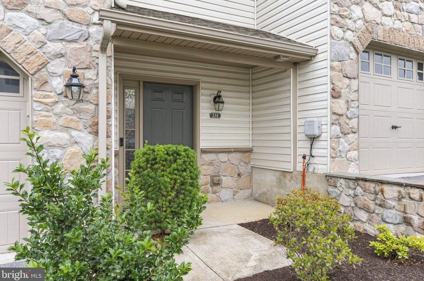 231 Melbourne Ln, Navy Sup Dpt, PA 17055