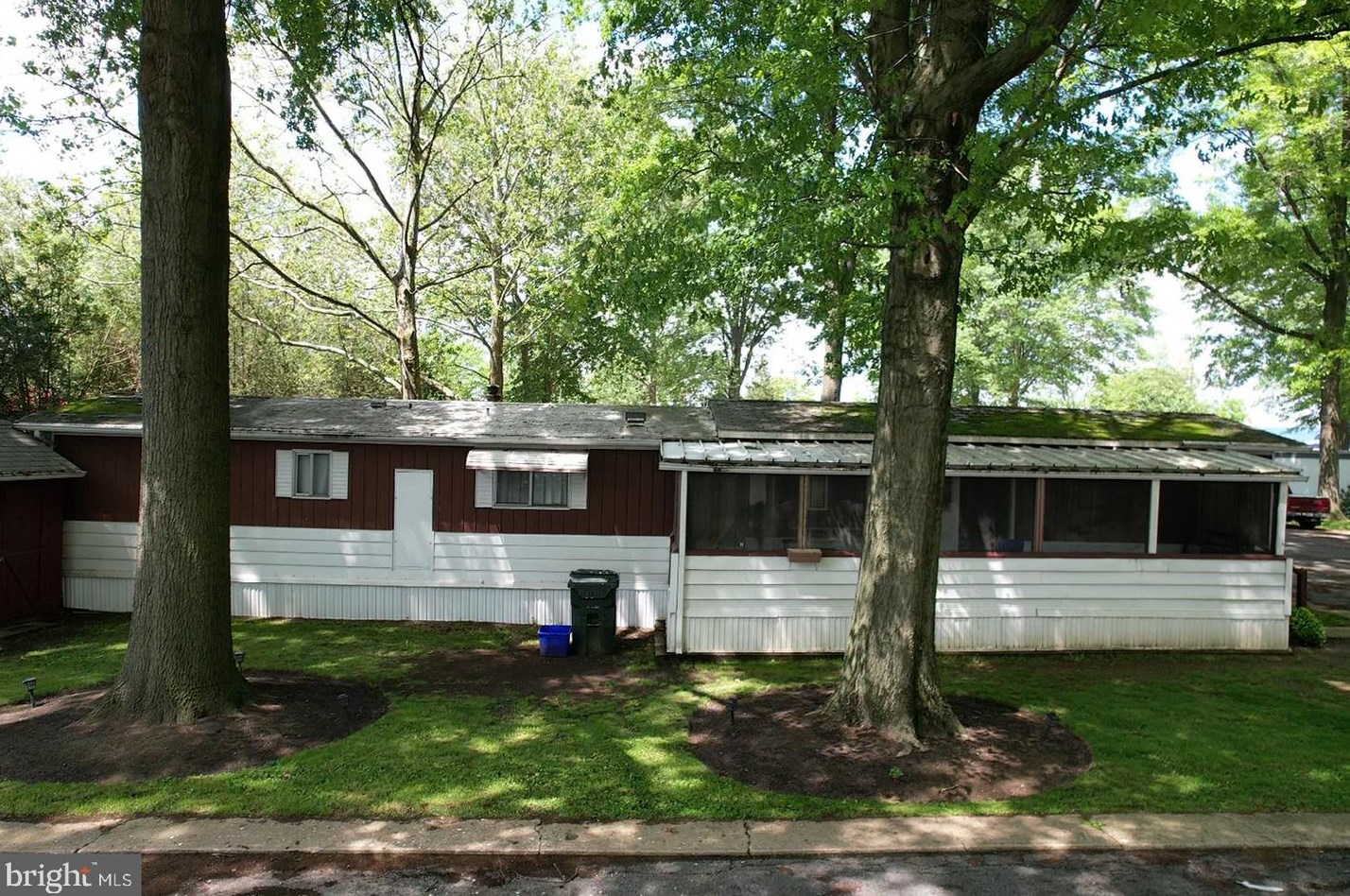 82 Malibu Blvd, Carlisle, PA 17015-8527