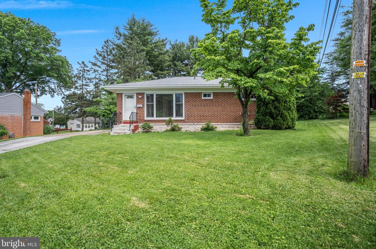 3911 Church St, Camp Hill, PA 17011-4219