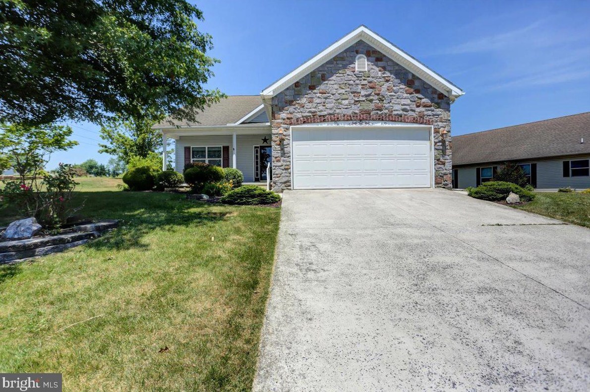 57 Lantern Ln, Lees Cross Roads, PA 17257