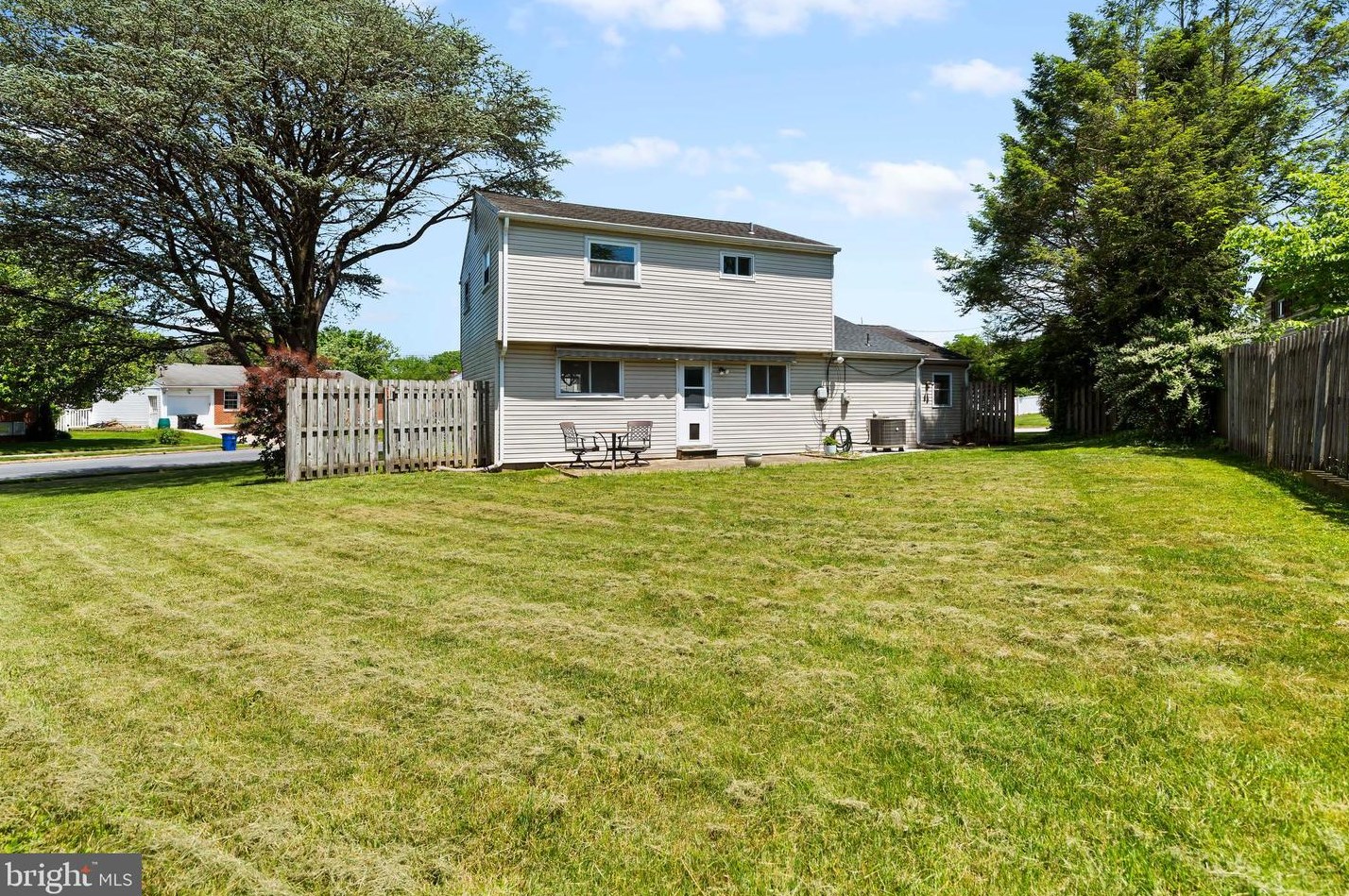 211 Linda Dr, Navy Sup Dpt, PA 17055-3129