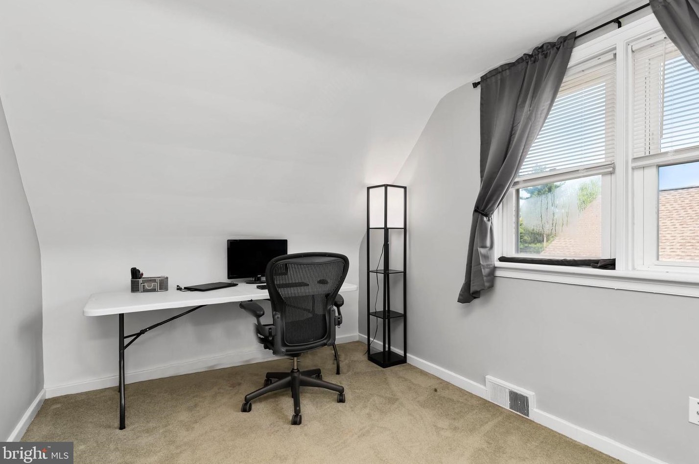 1902 Chatham Dr, Camp Hill PA  17011-5916 exterior