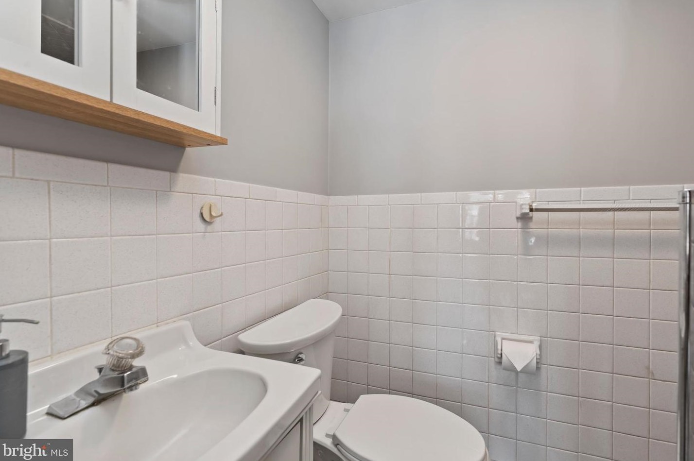 1902 Chatham Dr, Camp Hill PA  17011-5916 exterior