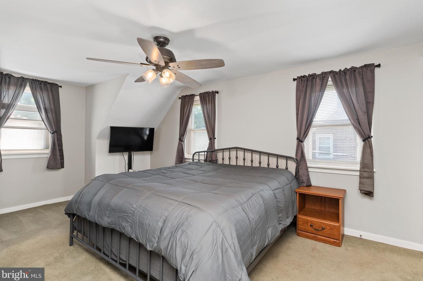 1902 Chatham Dr, Camp Hill PA  17011-5916 exterior