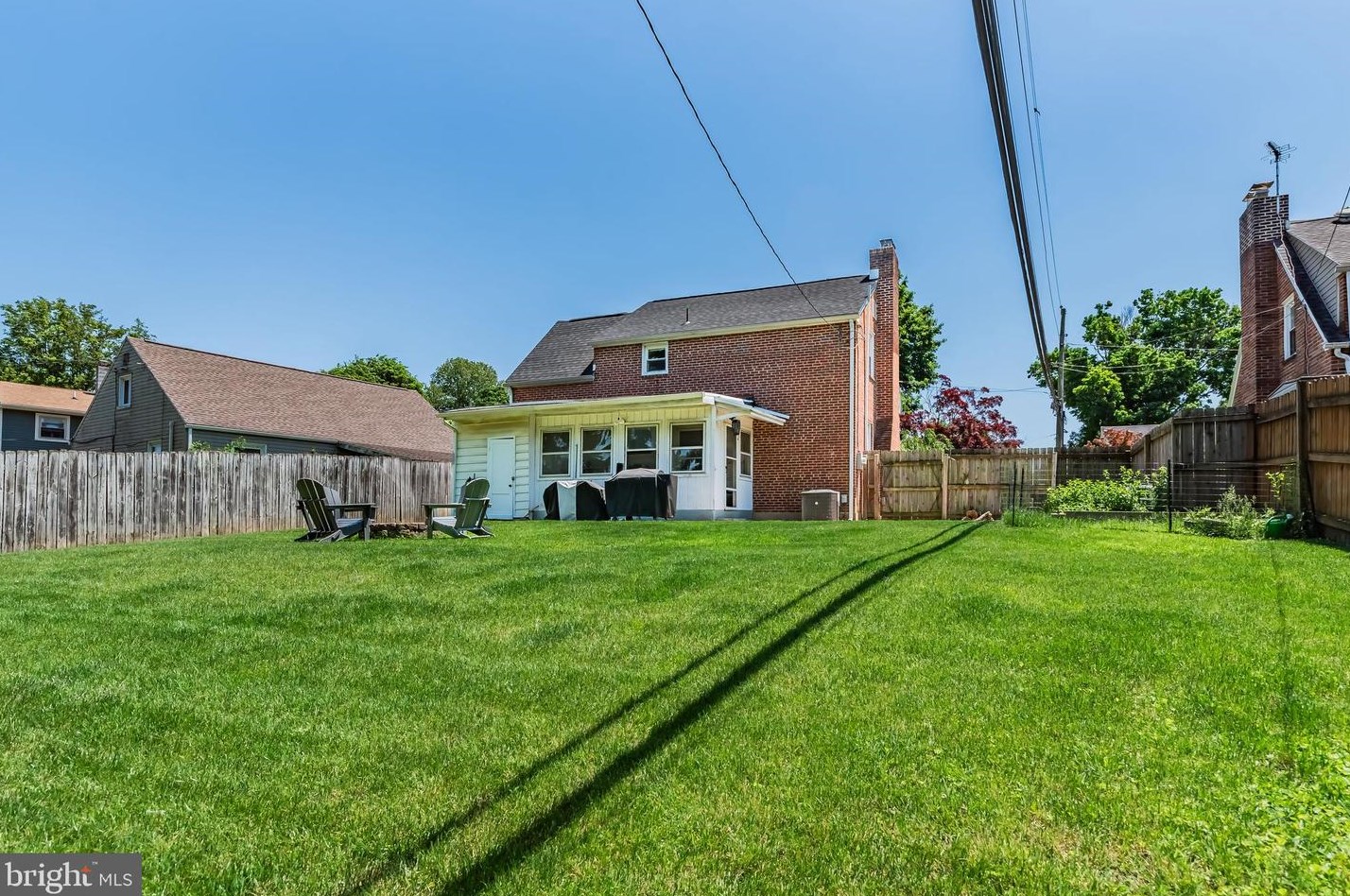 1902 Chatham Dr, Camp Hill PA  17011-5916 exterior