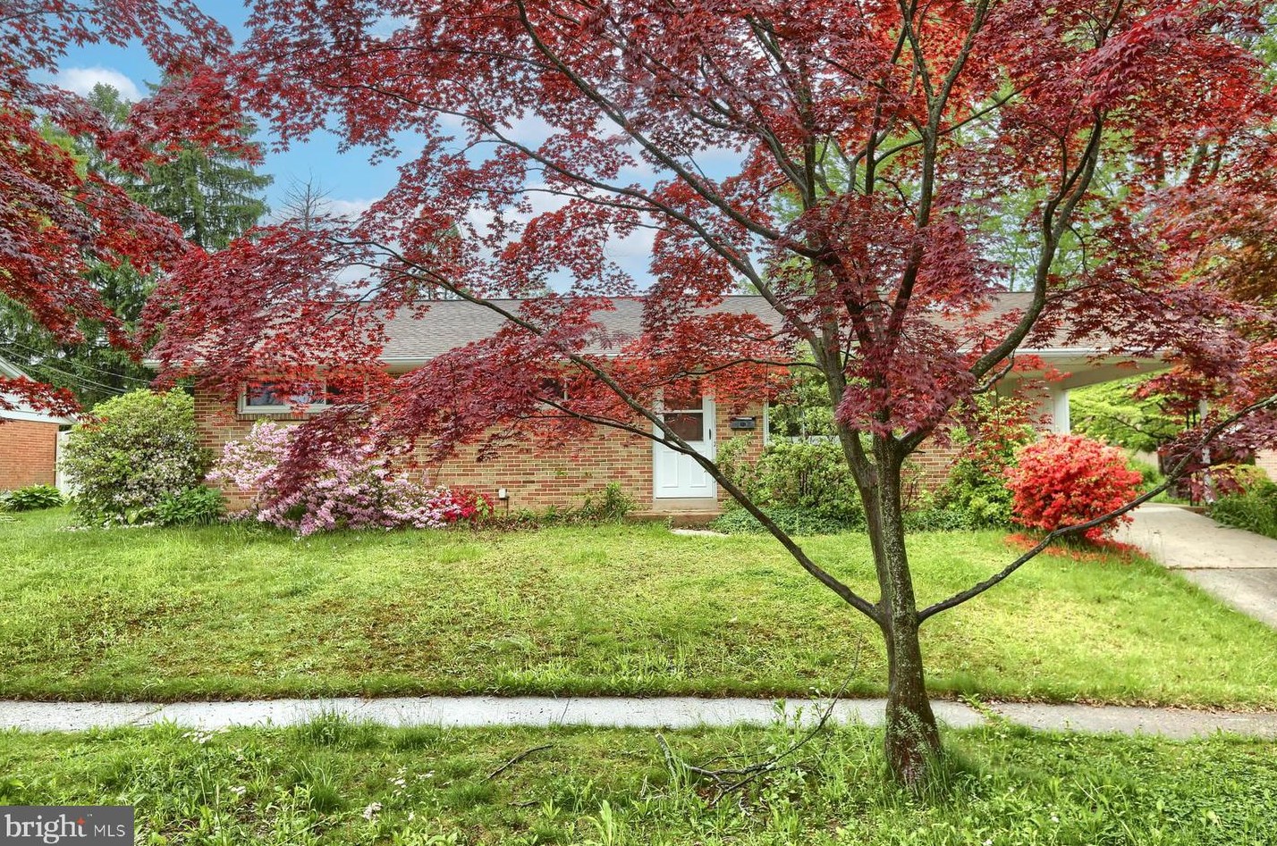 27 Brentwood Rd, Camp Hill, PA 17011-2504
