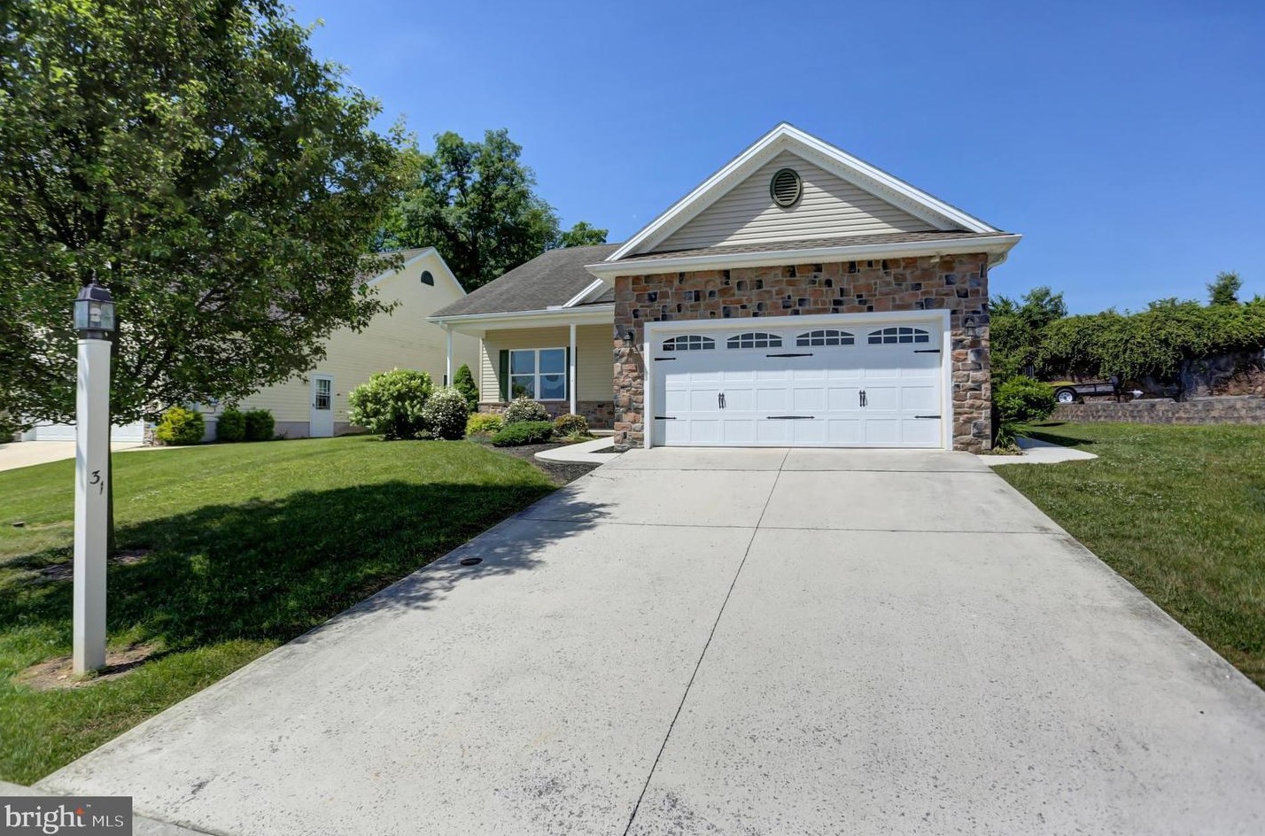 31 Colonial Ct, Lees Cross Roads, PA 17257-9588
