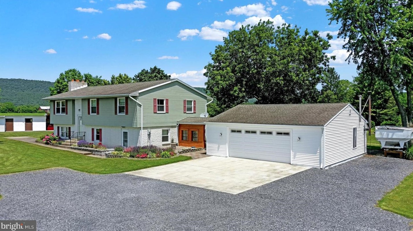 496 Bernheisel Bridge Rd, Carlisle, PA 17015-9003