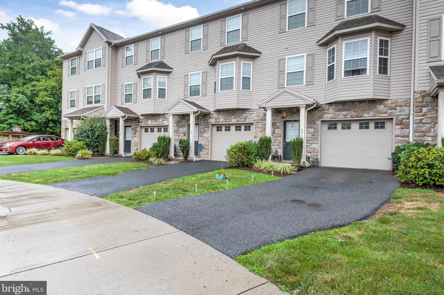 57 Crooked Dr, West Enola, PA 17025