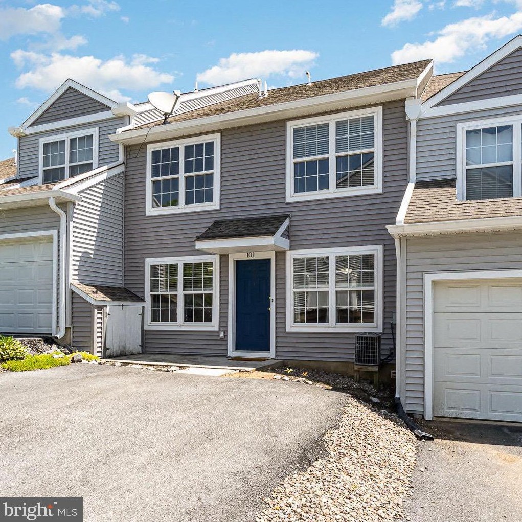 101 Courtyard Dr, Carlisle, PA 17013