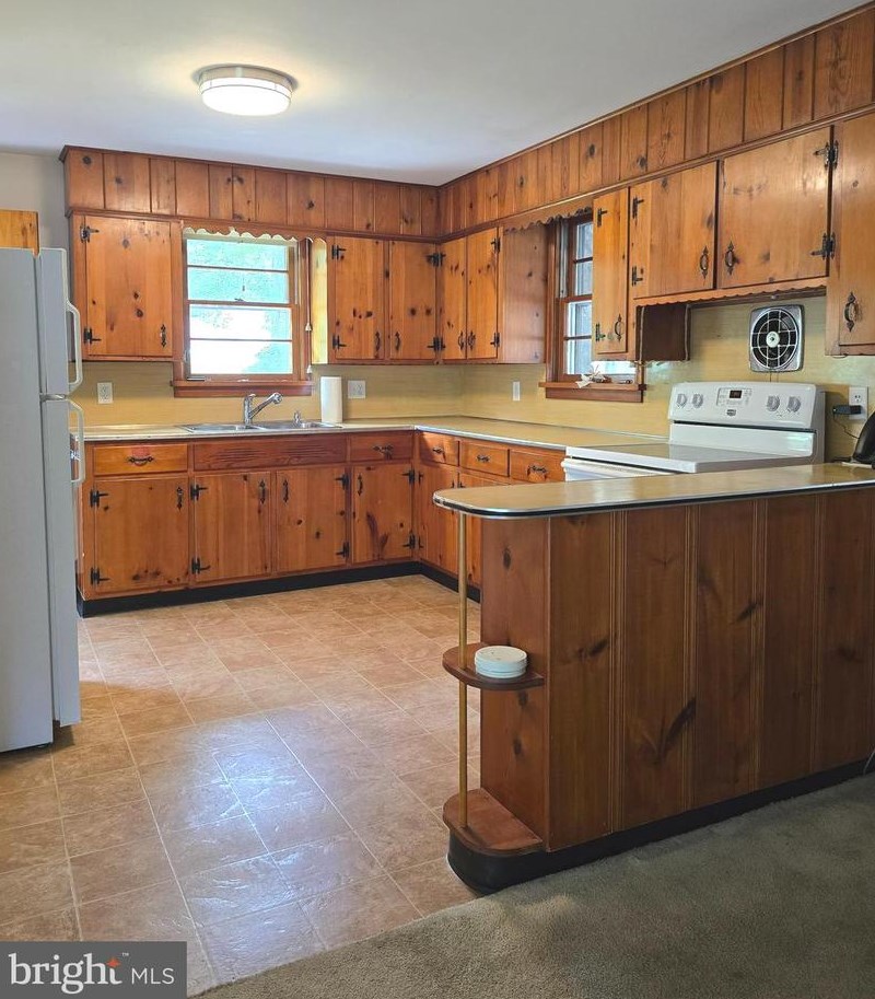 79 Hillside Dr, Carlisle, PA 17013-3607