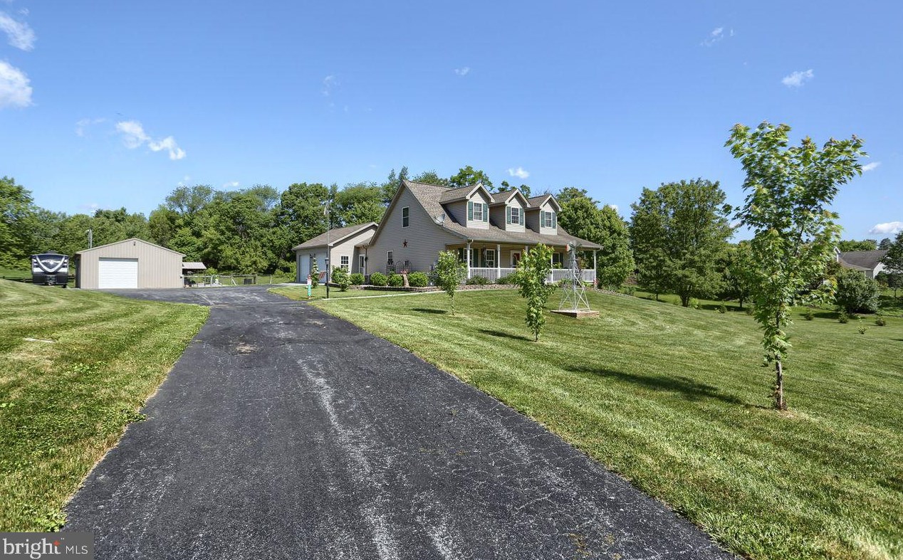 604 Mt Rock Rd, Carlisle, PA 17015