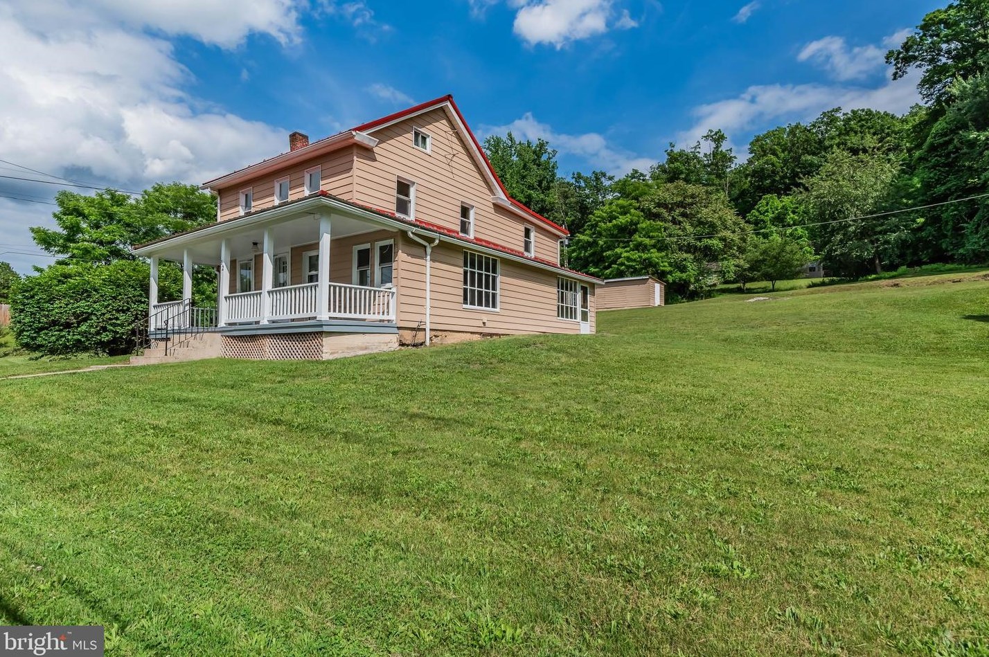 12 Mountain St, Mount Holly Springs, PA 17065