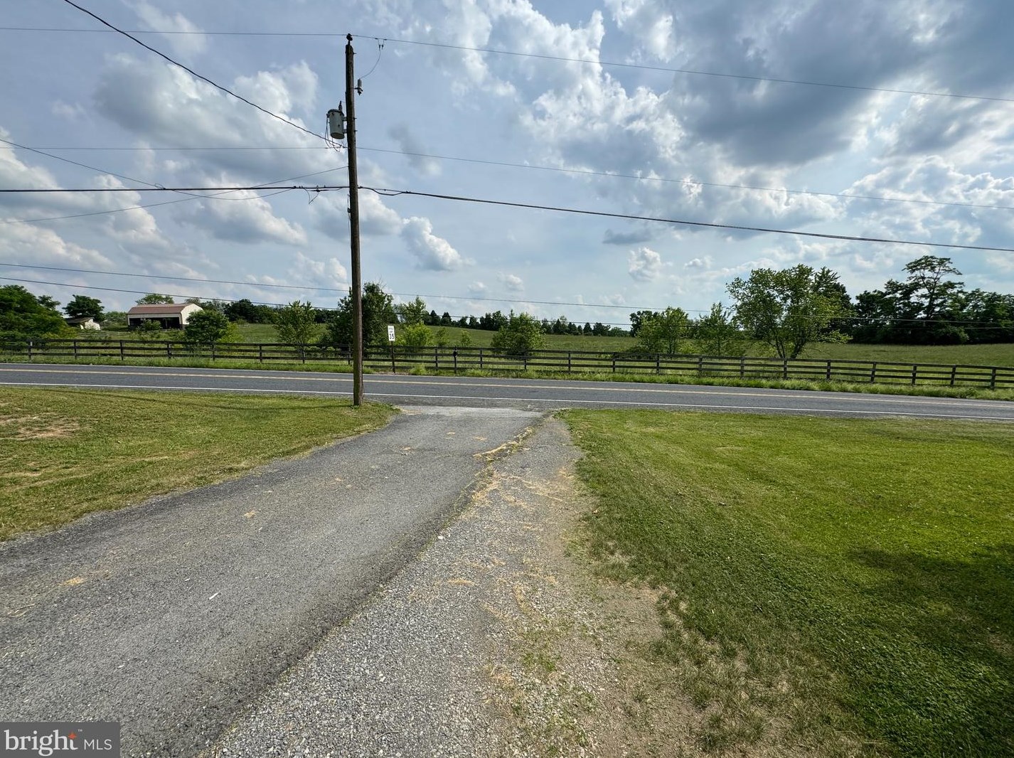255 W Middlesex Dr, Carlisle, PA 17013