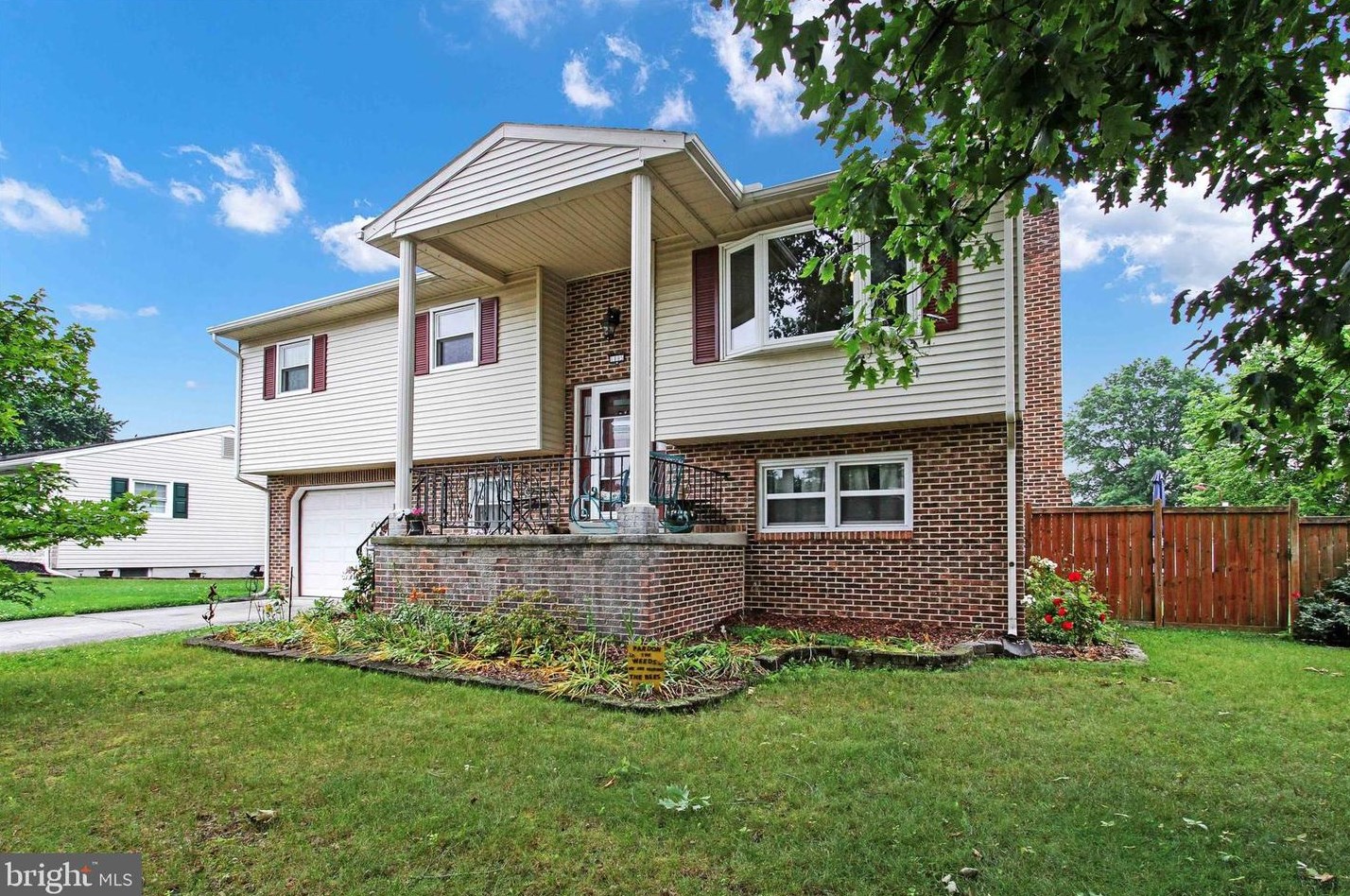 1885 Rachel Dr, Carlisle, PA 17013-1047