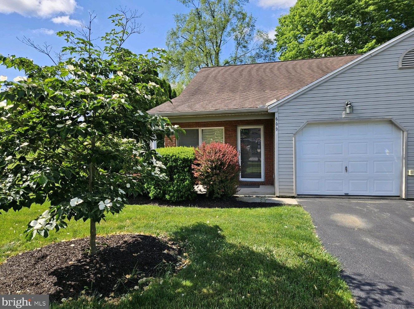 609 Ml Race Ct, Carlisle PA 17013-2531 exterior