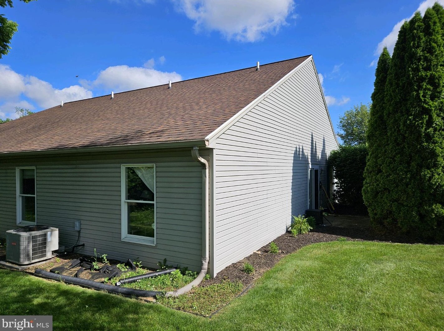 609 Ml Race Ct, Carlisle PA 17013-2531 exterior