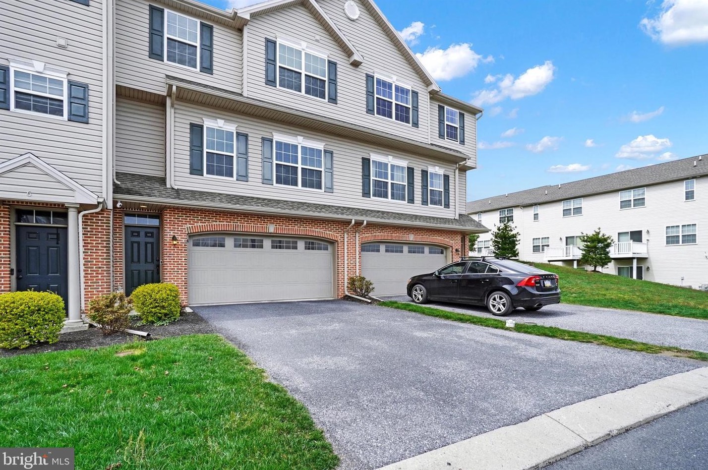 4 Dougherty Dr, Lemoyne, PA 17043