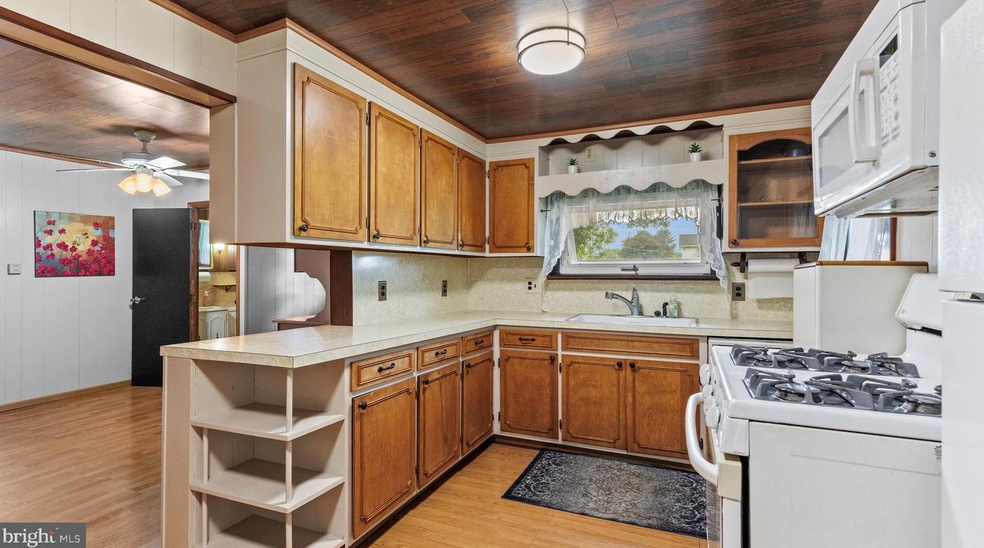 2171 Newville Rd, Carlisle, PA 17015-7747