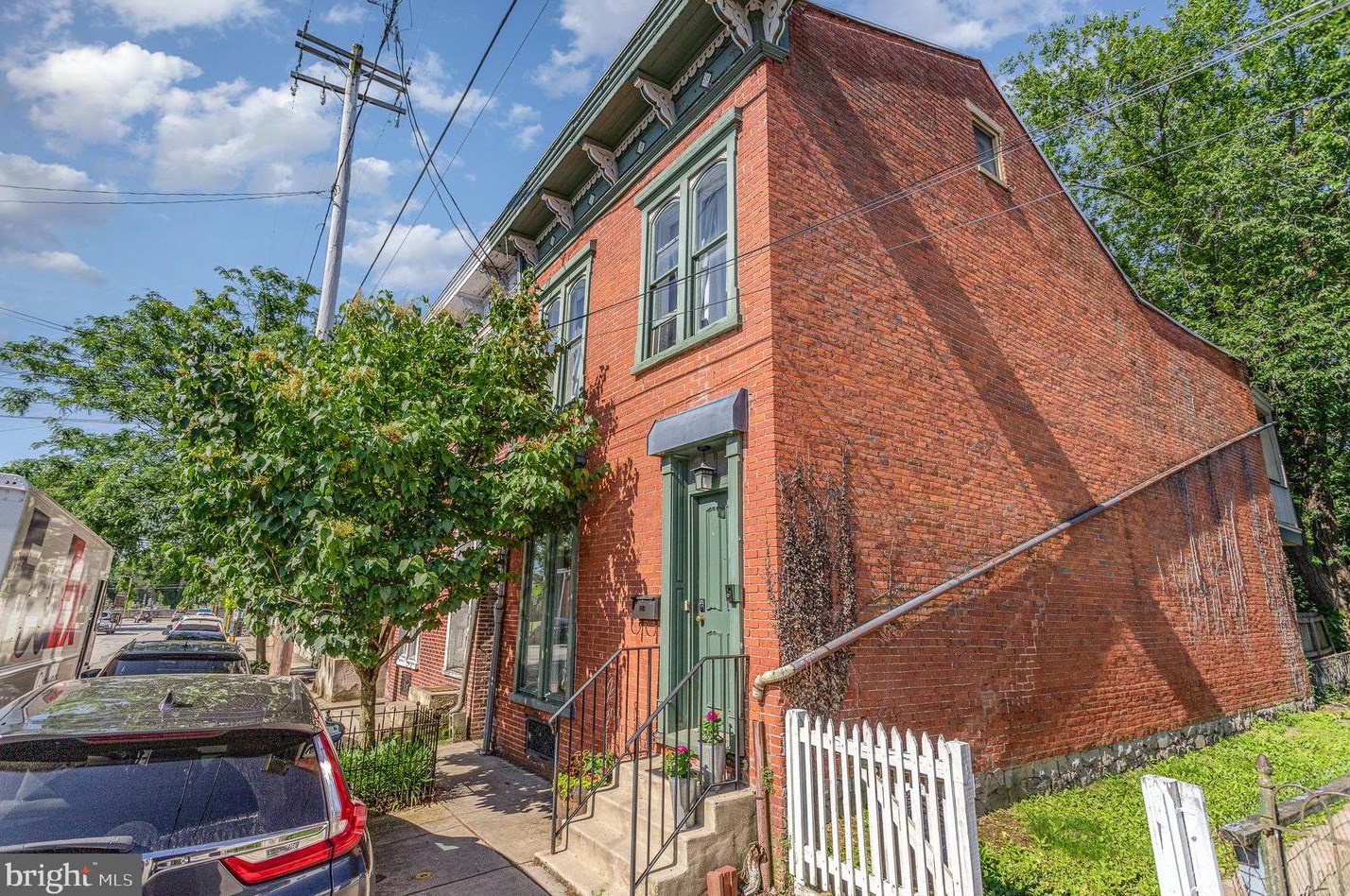 110 Bedford St, Carlisle, PA 17013-3403