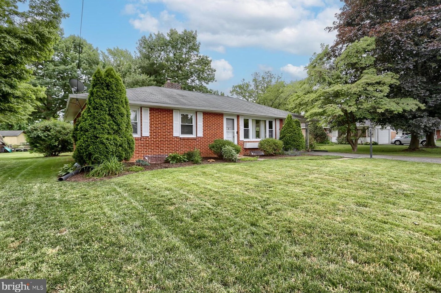 705 Olson Dr, Carlisle, PA 17013-1551