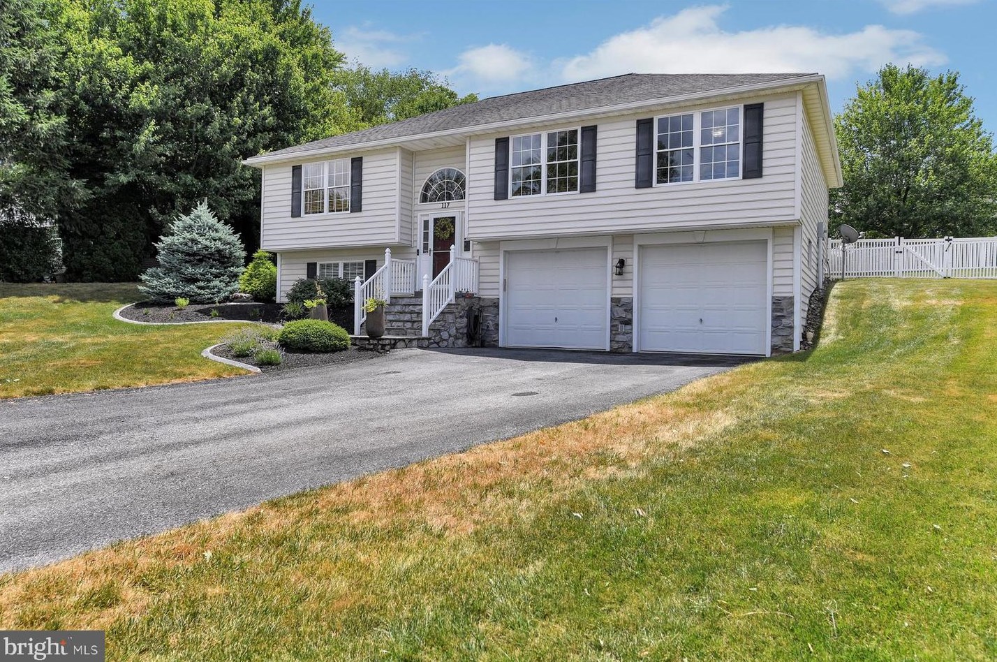 117 Sunset Dr, Mount Holly Springs, PA 17065