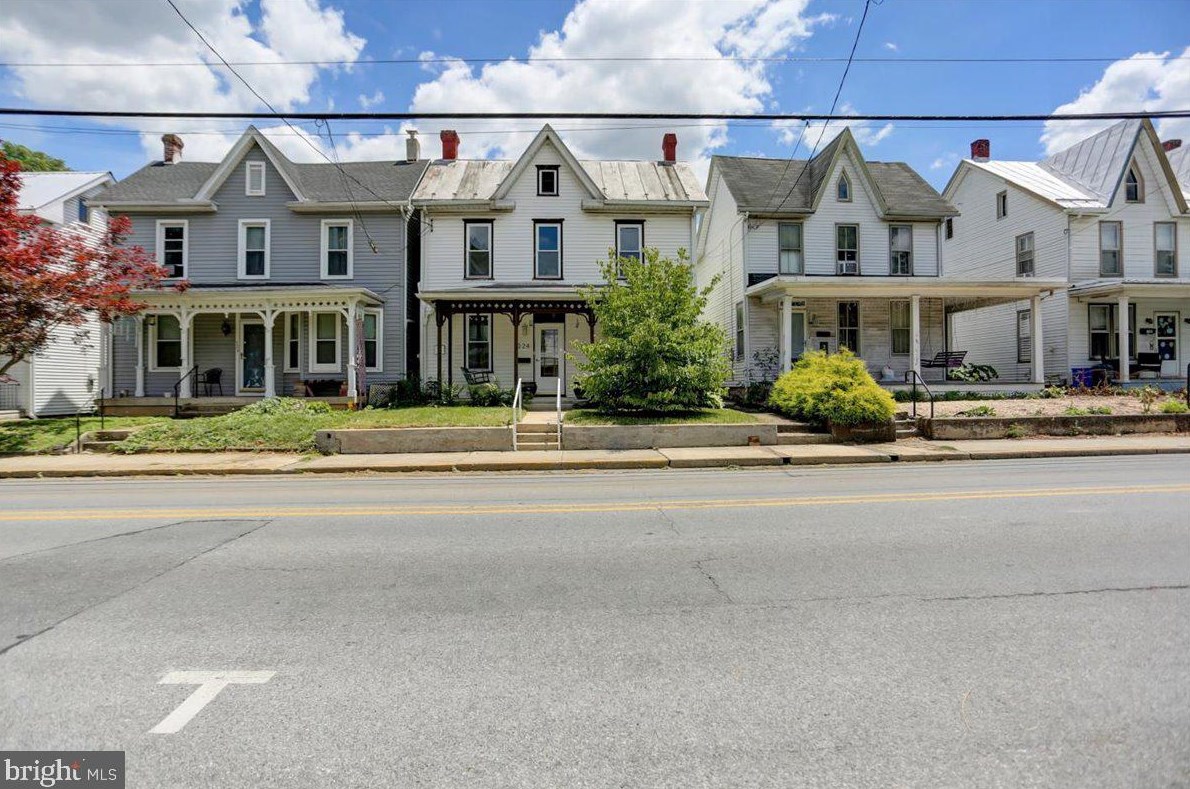 324 E Orange St, Lees Cross Roads, PA 17257