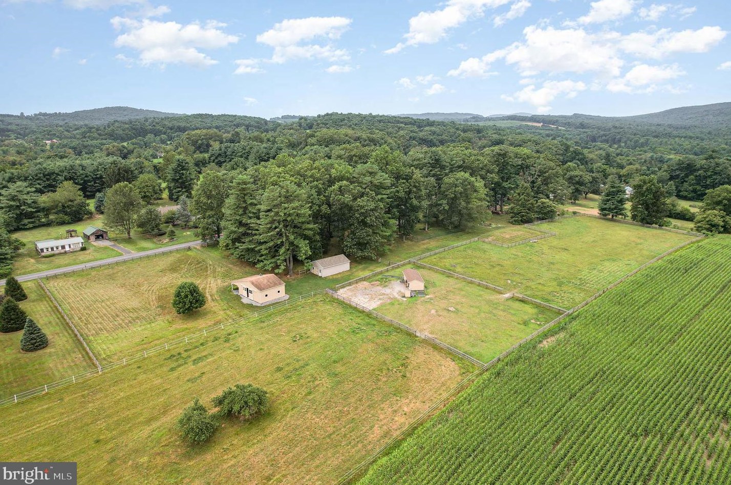 42 Half Mile Dr, Toland, PA 17324