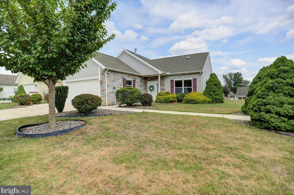 9 Lantern Ln, Lees Cross Roads, PA 17257