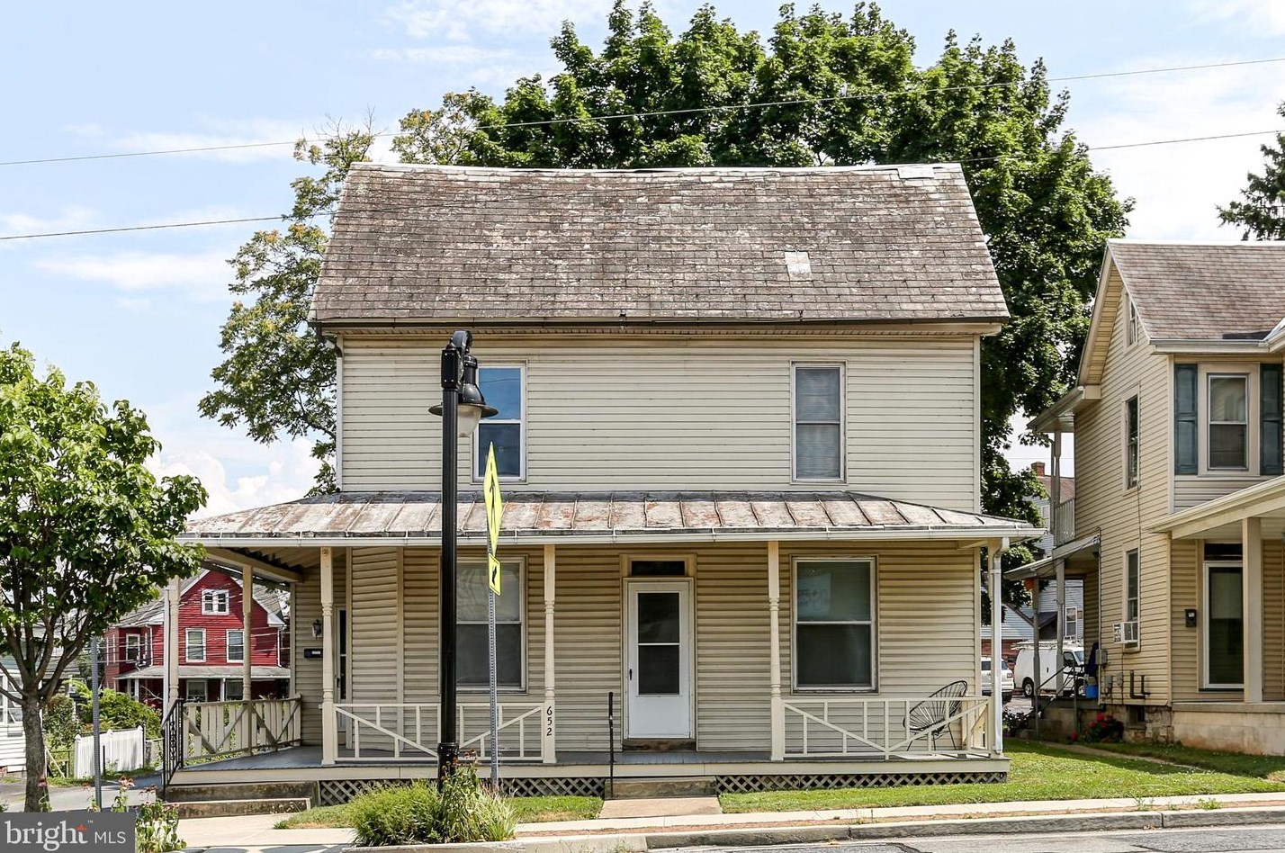 652 Market St, Lemoyne, PA 17043-1693