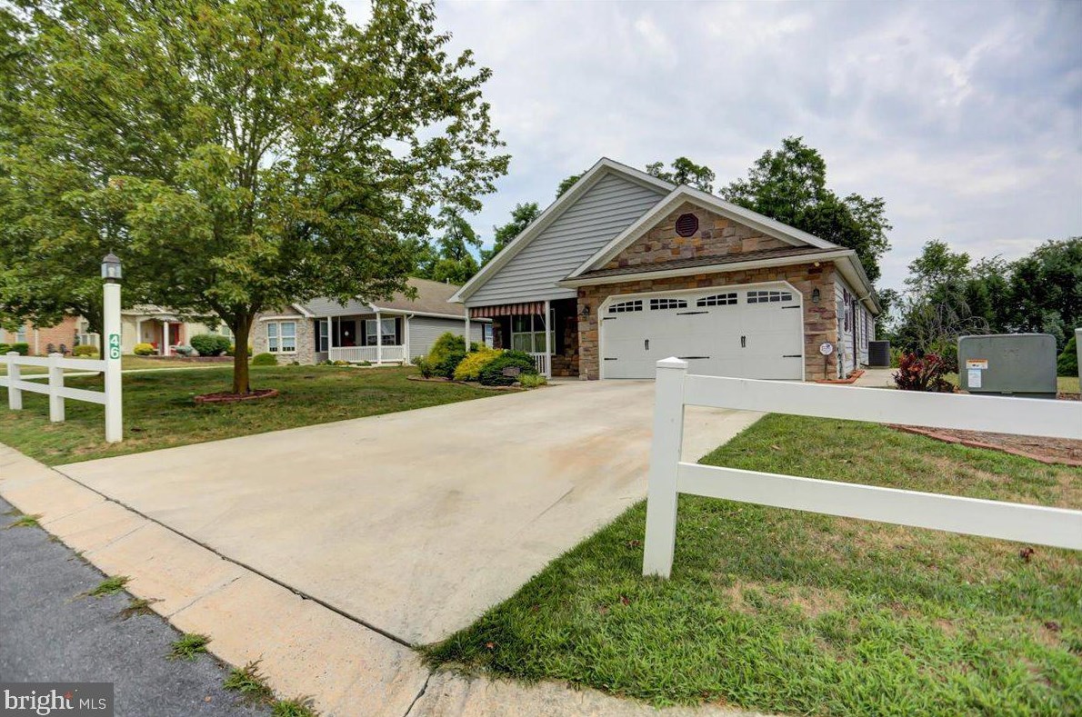 46 Lantern Ln, Lees Cross Roads, PA 17257