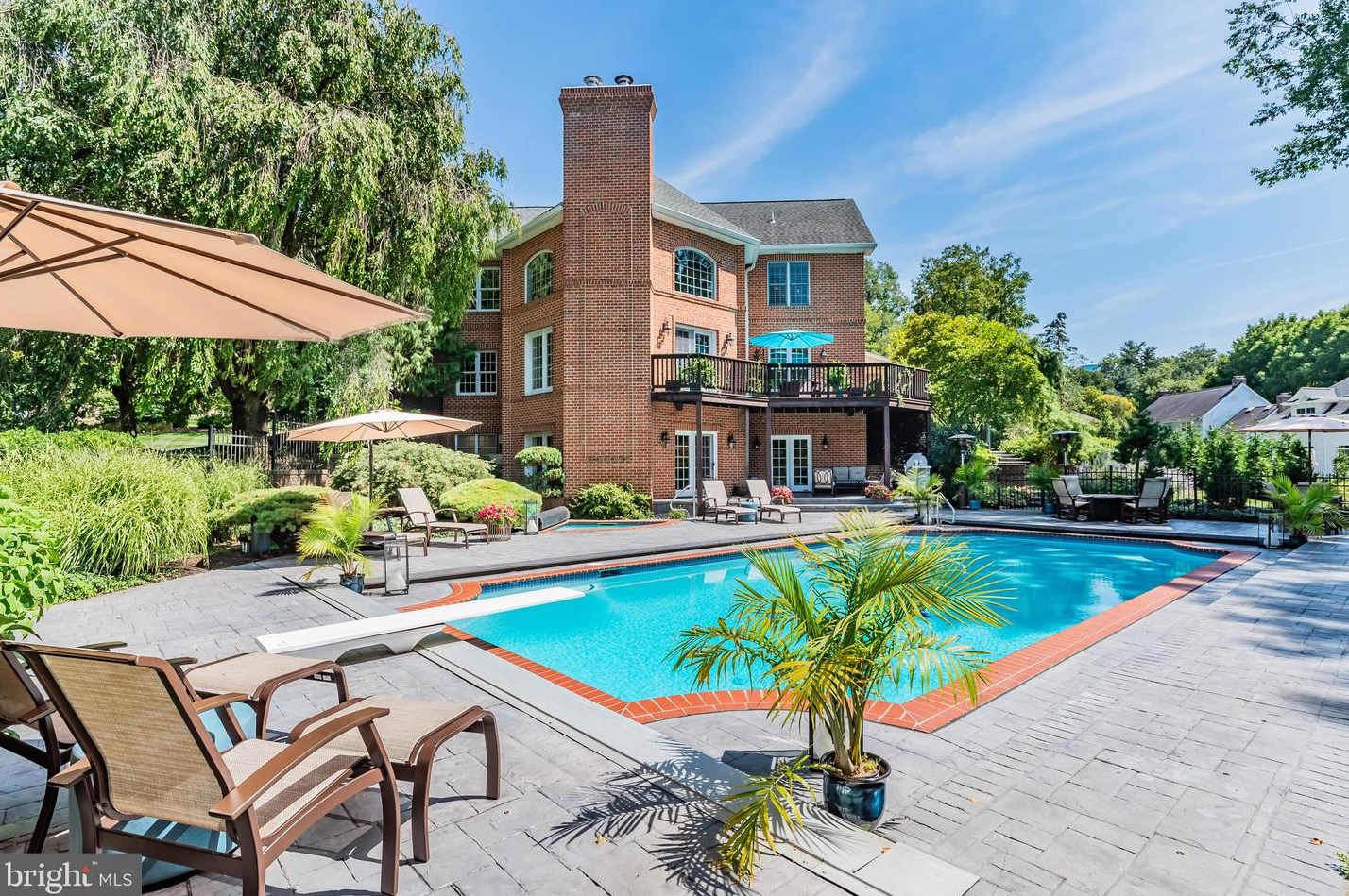 1 Westwind Dr, Lemoyne, PA 17043