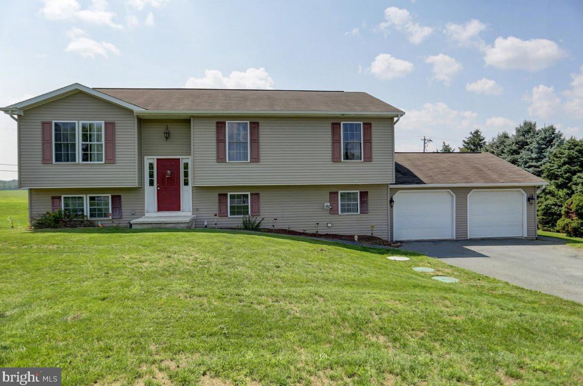 25 Carla Dr, Lees Cross Roads, PA 17257