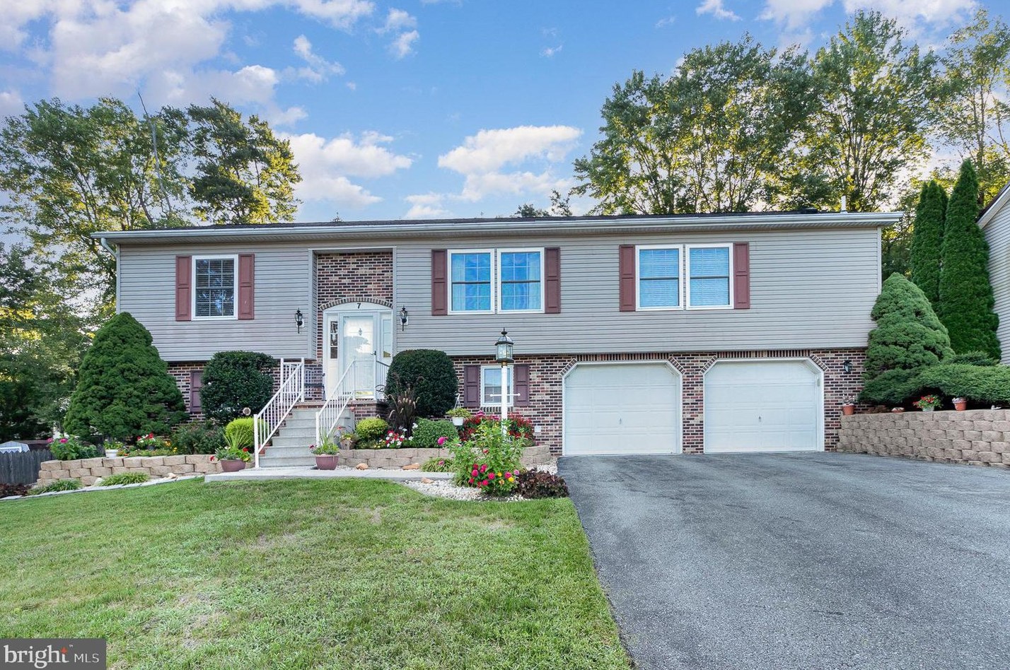 7 Liberty, Mount Holly Springs, PA 17065