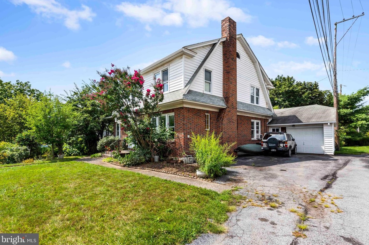 244 32nd St, Camp Hill, PA 17011-2810
