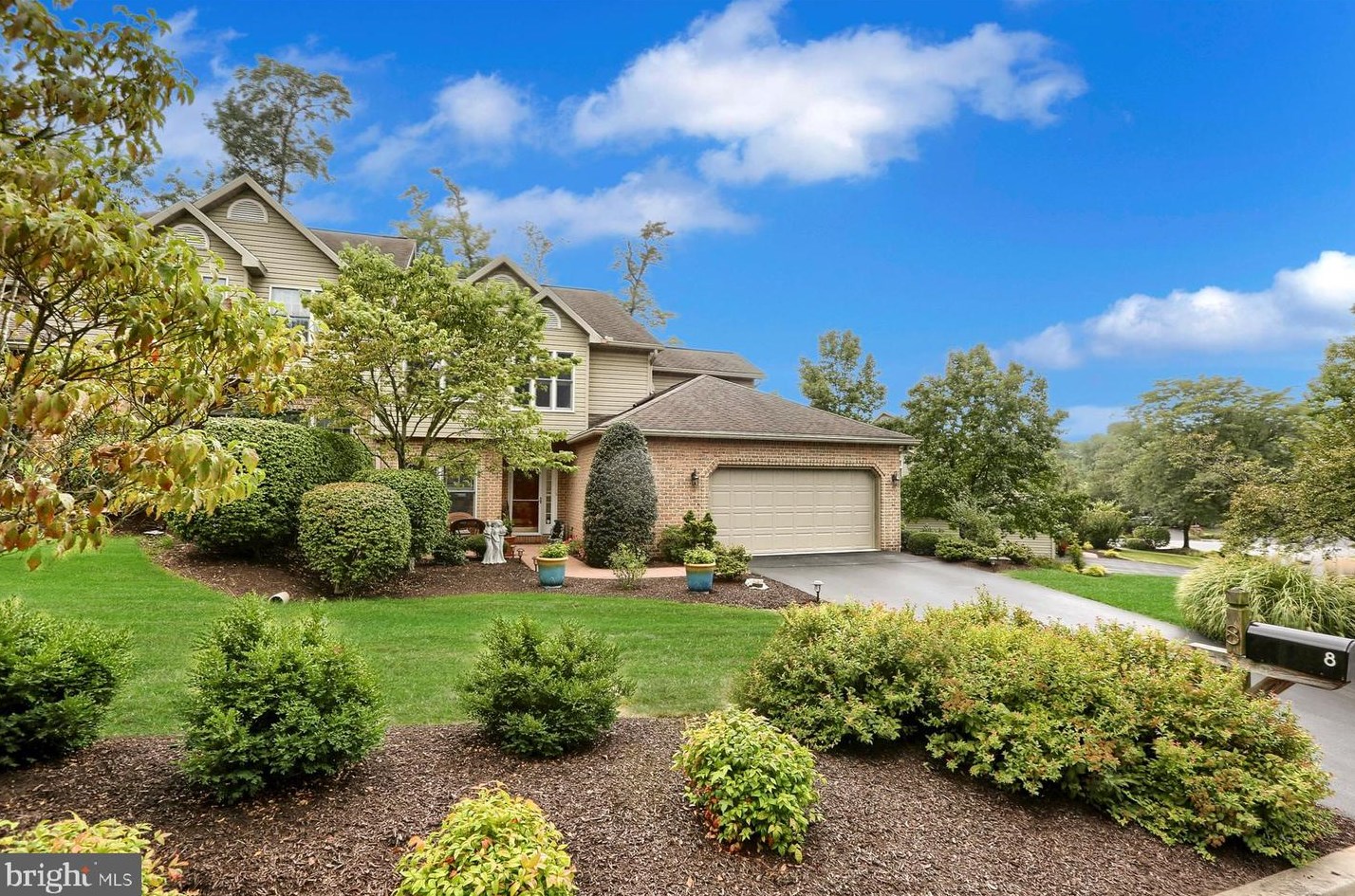 8 Crain Cir, Lemoyne, PA 17043