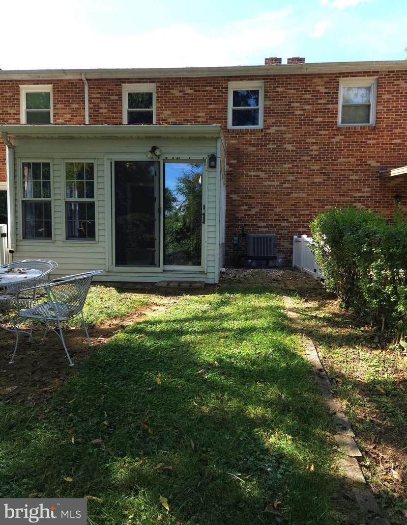 1319 Pitt St, Carlisle, PA 17013-1433