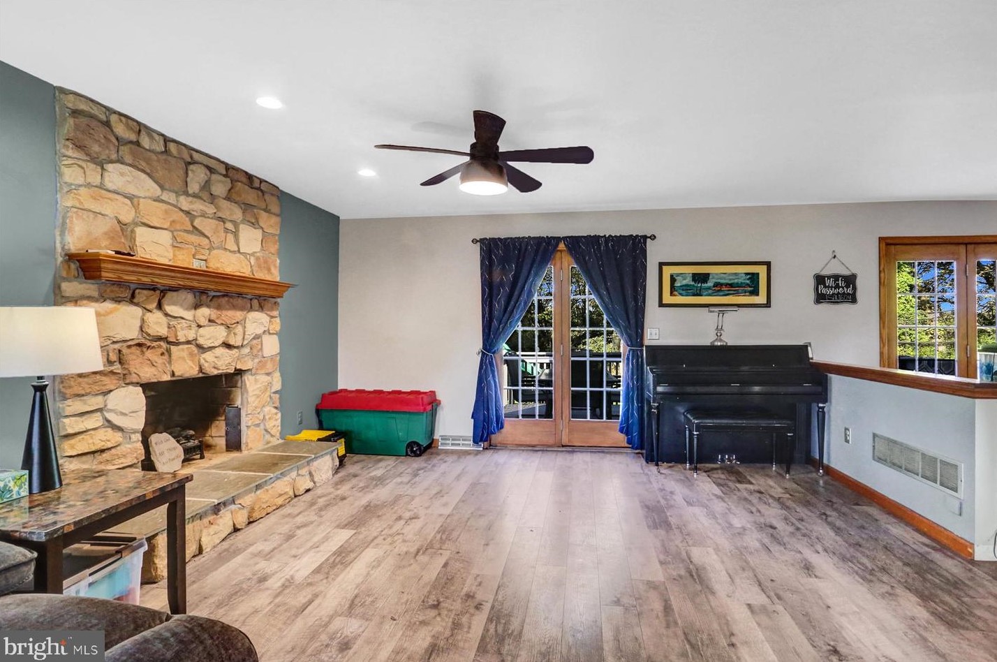 18 Arlington Dr, Carlisle PA 17015-3192 exterior