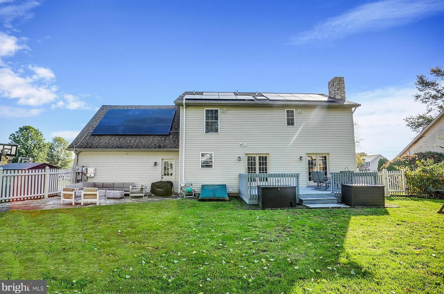 18 Arlington Dr, Carlisle PA 17015-3192 exterior