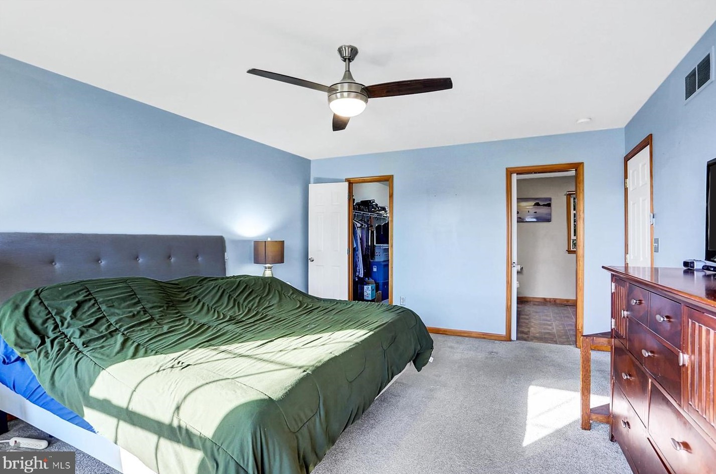 18 Arlington Dr, Carlisle PA 17015-3192 exterior