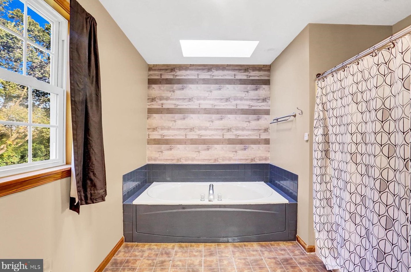 18 Arlington Dr, Carlisle PA 17015-3192 exterior