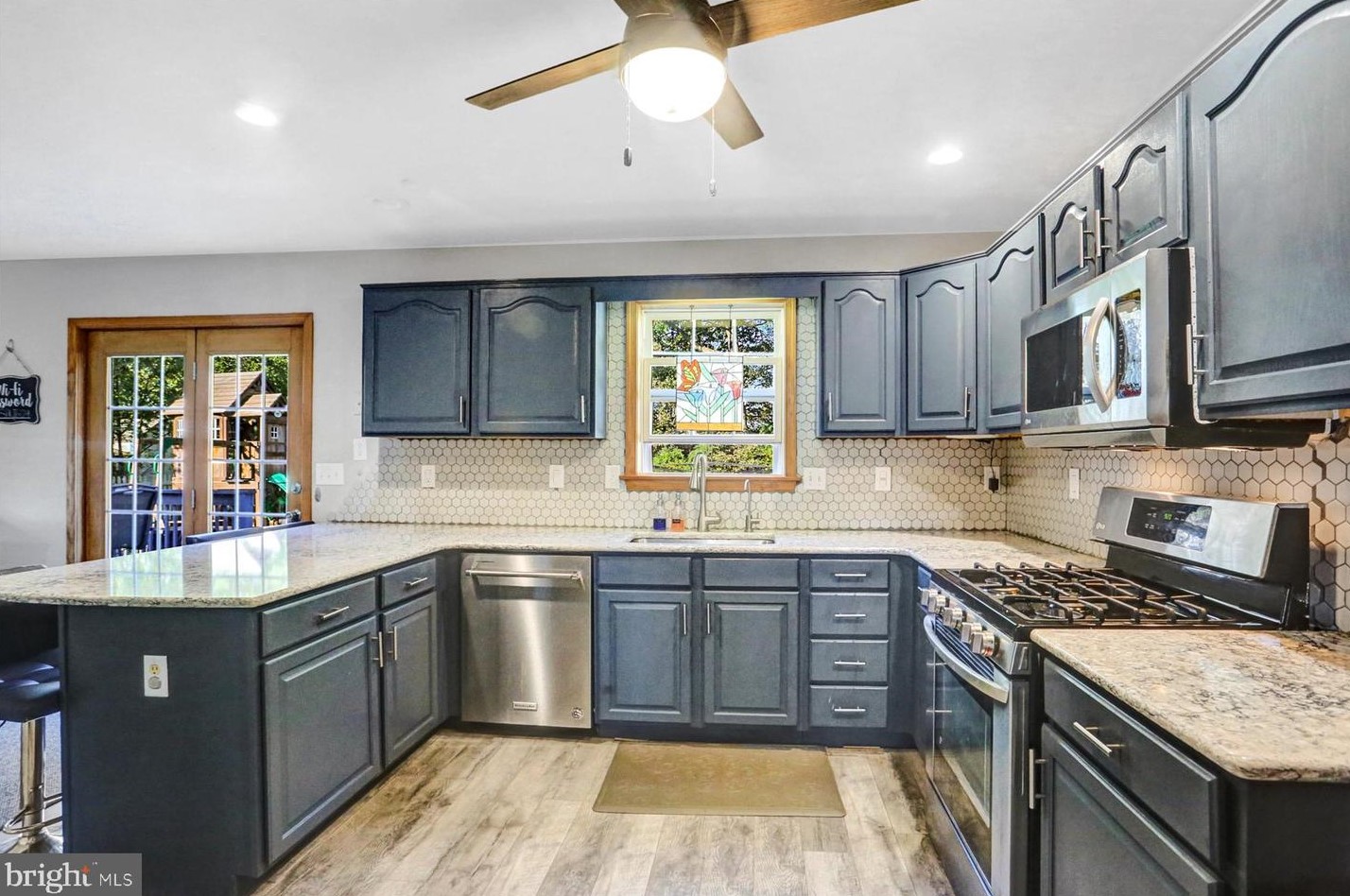 18 Arlington Dr, Carlisle PA 17015-3192 exterior