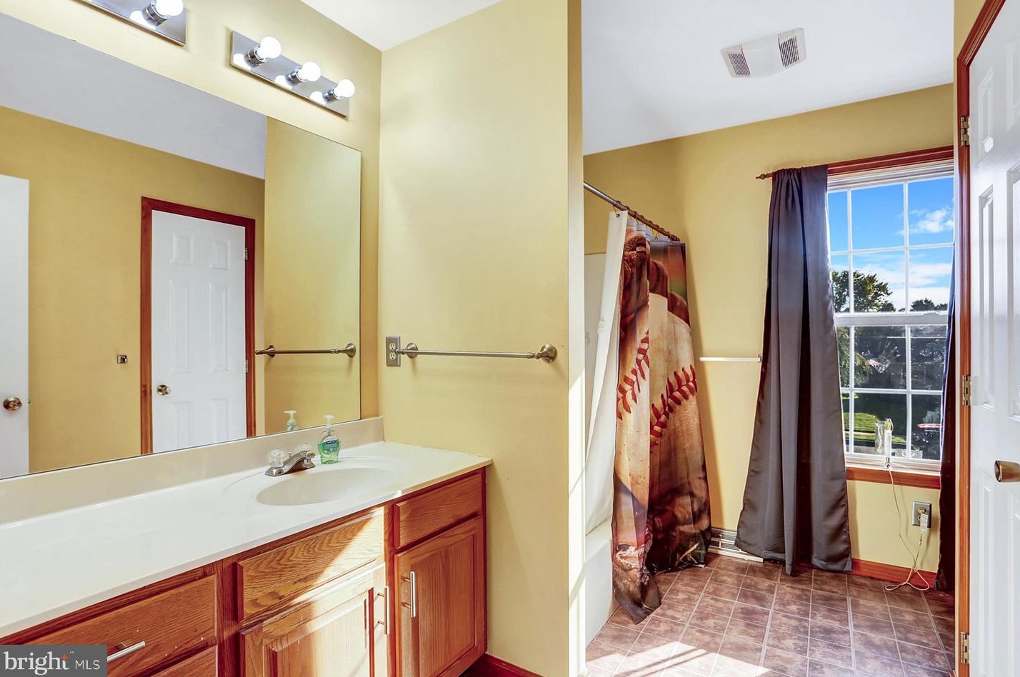 18 Arlington Dr, Carlisle PA 17015-3192 exterior