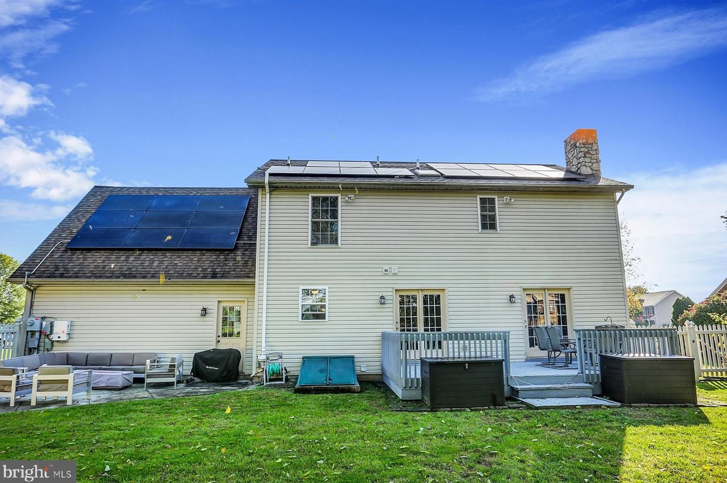 18 Arlington Dr, Carlisle PA 17015-3192 exterior