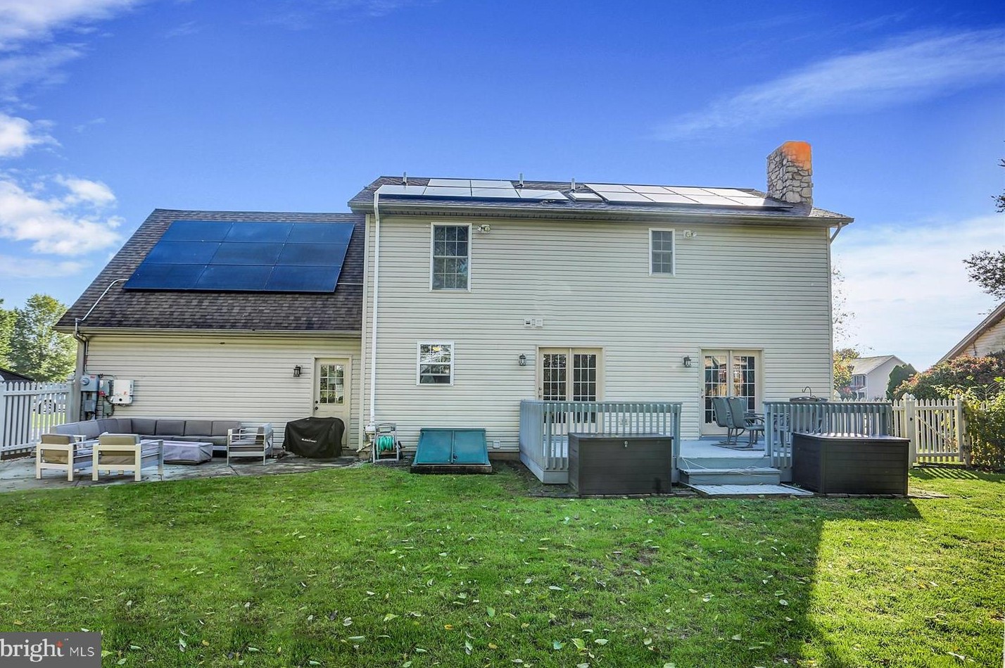 18 Arlington Dr, Carlisle PA 17015-3192 exterior