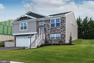 12 Cheltenham Ln, Carlisle, PA 17013 - Photo 2