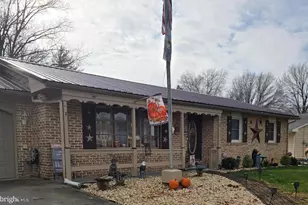 109 Sycamore Dr, Mount Holly Springs, PA 17065 - Photo 1